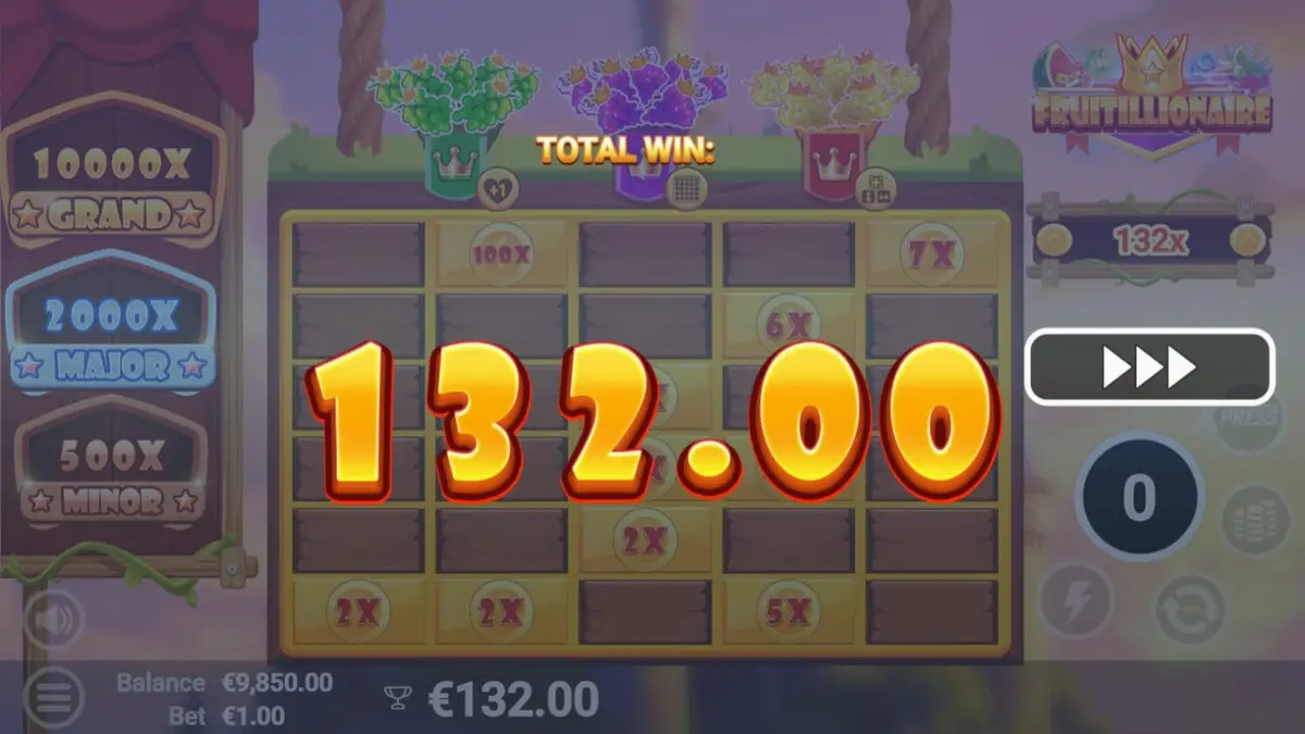 Karakter buah antropomorfik dalam slot Fruitillionaire dengan latar belakang kerajaan emas.